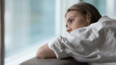 Εάν ταλαιπωρείστε από αυτά τα 8 «παράξενα» συμπτώματα, μπορεί να έχετε κατάθλιψη
