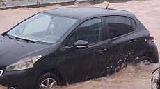 Αιτωλοακαρνανία: Πλημμύρισαν δρόμοι στην Κατοχή - Ακαθάριστα φρεάτια καταγγέλλουν οι κάτοικοι