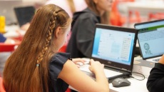 Τα κορίτσια δημιουργούν τον ψηφιακό κόσμο του αύριο