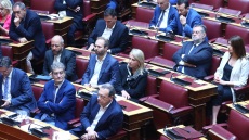 Εμφύλιος στον ΣΥΡΙΖΑ για τα εξοπλιστικά και την 4η Behlarra