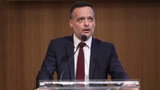 Επιμένει ο Δούκας για τον Άγνωστο Στρατιώτη: Η κυβέρνηση πήρε την αρμοδιότητα, αλλά όχι την ευθύνη