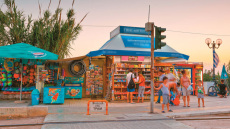 Ενας αιώνας ιστορίας - Από το περίπτερο που βυθίστηκε σε live μετάδοση στην Πανεπιστημίου... στους περιπτεράδες που αναδείχθηκαν κορυφαίοι επιχειρηματίες