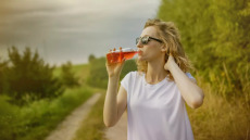 Το πασίγνωστο ρόφημα που μας φέρνει πιο κοντά στην κατάθλιψη