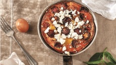 «Φρουτάλια» με λουκάνικα, πατάτες και κολοκυθάκια