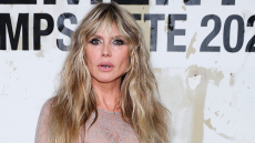 Η Χάιντι Κλουμ δεν άφησε τίποτα στη φαντασία - Εμφανίστηκε με διάφανο φόρεμα και χωρίς σουτιέν στο Παρίσι