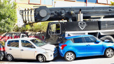 Κερατσίνι: Γερανός παρέσυρε σταθμευμένα οχήματα έξω από το Δημοτικό  Κολυμβητήριο - Δείτε βίντεο και φωτογραφίες