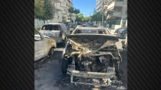 Φωτιά σε τέσσερα ΙΧ στον Άλιμο – Καταστράφηκαν ολοσχερώς τα τρία, σοβαρές ζημιές στο τέταρτο