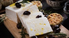 Φέτα σε κίνδυνο: Πώς η ευλογιά των αιγοπροβάτων απειλεί ένα από τα κορυφαία ελληνικά προϊόντα ΠΟΠ