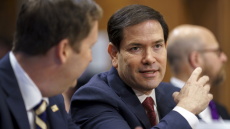 Οι ΗΠΑ ανακαλούν τη βίζα όσων πανηγύρισαν τη δολοφονία του Τσάρλι Κερκ
