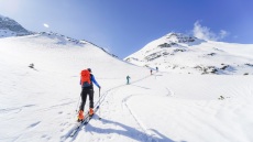 Νεκρός ορειβάτης και δύο αγνοούμενοι από χιονοστιβάδα στη Σλοβενία