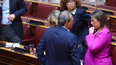 Αγιασμός της Βουλής από τον Αρχιεπίσκοπο Ιερώνυμο με πηγαδάκια και τετ α τετ βουλευτών μετά την παραίτηση Τσίπρα