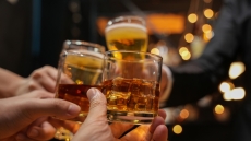 Ιωάννινα: Ιδιοκτήτης καταστήματος σέρβιρε ποτά σε ανήλικους και συνελήφθη επ’ αυτοφώρω