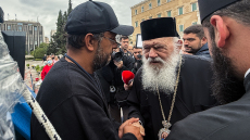 Ο Αρχιεπίσκοπος Ιερώνυμος επισκέφθηκε τον Πάνο Ρούτσι στο Σύνταγμα - Δείτε φωτογραφίες και βίντεο