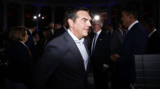 Άμεση ανάλυση: Γιατί έσπευσε να... πέσει στη θάλασσα ο Τσίπρας - Σε ποιους ρίχνει γέφυρες, ποιους θέλει να προλάβει