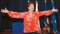 Μαρία Μπαντούβερις, η Ελληνίδα-θρύλος που υπηρέτησε 81 χρόνια στην Πολεμική Αεροπορία των ΗΠΑ