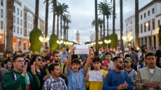 Εκατοντάδες νέοι στο Μαρόκο διαδήλωσαν για 9η συνεχόμενη μέρα κατά της διαφθοράς της κυβέρνησης Αχανούς 
