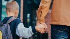 Aρειος Πάγος: Αν ο πατέρας δεν δίνει διατροφή, θα πληρώνουν ο παππούς και η γιαγιά