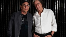 Κώστας Τουρνάς - Διονύσης Τσακνής: Τραγουδούν για πρώτη φορά μαζί στη σκηνή του Θεάτρου 'Αλσος