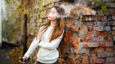 Στοιχεία – σοκ: 1 στα 10 παιδιά καπνίζει – Για ένα «νέο κύμα εθισμού στη νικοτίνη» προειδοποιεί ο ΠΟΥ
