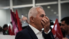 Ο Ευάγγελος Αποστολάκης υποδέχθηκε χθες τον γιο του στο αεροδρόμιο - Ήταν στους 27 συλληφθέντες στο Ισραήλ
