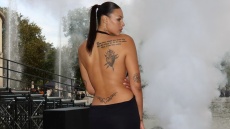 Η Λιζ Κάμπατζ, η οποία έχει βγάλει περισσότερα χρήματα στο OnlyFans από ότι παίζοντας μπάσκετ, επικρίνει τους μισθούς των παικτριών του WNBA
