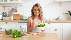 Δέρμα: Η αγαπημένη διατροφή που ανακουφίζει τα συμπτώματα της ψωρίασης
