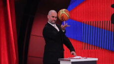 Φλοριάν Μπινάι: Ο κωμικός με τις καταπληκτικές μιμήσεις που θέλει να τελειώσει την κυριαρχία του Έντι Ράμα στα Τίρανα
