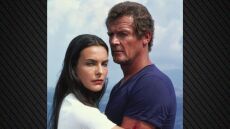 Καρόλ Μπουκέ: Καλλονή και στα 68 της η πρώην παρτενέρ του Τζέιμς Μποντ σε σόου στο Παρίσι