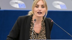 Η Ελεονώρα Μελέτη για το καθεστώς των Ταλιμπάν στο Αφγανιστάν: Δεν γίνεται να υπάρξει ειρήνη εκεί που δεν υπάρχουν γυναίκες