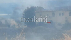 Οριοθετήθηκε η φωτιά στον Λέντα Κρήτης - Κάηκαν ενοικιαζόμενα δωμάτια και ταβέρνα