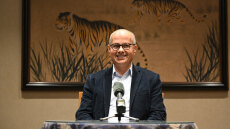 Ευφυείς, ταλαντούχοι και ικανοί άνθρωποι υπάρχουν παντού, να τους προσφέρουμε ευκαιρίες, λέει ο Νομπελίστας Γιάγκι