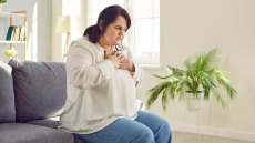 Ο «σιωπηλός» παράγοντας που επιταχύνει τη γήρανση των πνευμόνων και δυσκολεύει την αναπνοή
