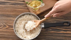 Ξύλινη κουτάλα: 10 λόγοι που την προτιμάμε στο μαγείρεμα