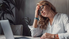 Μειώστε το στρες ώστε να μην «πνιγείτε σε μια κουταλιά νερό» – Δείτε τον τρόπο
