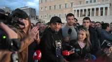 Συγκέντρωση στο Σύνταγμα, το ευχαριστώ του Πάνου Ρούτσι - Δείτε βίντεο και φωτογραφίες