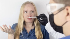 Όσφρηση: Η πασίγνωστη λοίμωξη που την απειλεί ακόμη και μετά από 2 χρόνια
