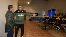 Παναιτωλικός: Δάκρυσε ο Πετράκης αποχαιρετώντας τους παίκτες - Η αλλαγή σκυτάλης με Αναστασίου 