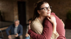 Φυσικές καταστροφές και κρίσεις «πληγώνουν» την ψυχική υγεία – 3 στους 10 εμφανίζουν μετατραυματική διαταραχή
