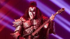 Τζιν Σίμονς: Είμαι απολύτως καλά, γράφει μετά το τροχαίο ατύχημα στο οποίο ενεπλάκη