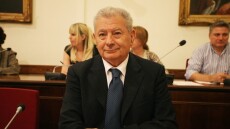 «Ο πατέρας μου ήταν χτυπημένος, σκεπασμένος με μπουφάν - Αυτή η εικόνα δεν ξεχνιέται, είναι μπροστά μου κάθε μέρα» κατέθεσε ο γιος του Σήφη Βαλυράκη