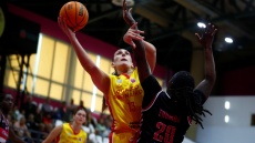 Πρεμιέρα με το δεξί ο Αθηναϊκός στο Eurocup γυναικών, επιβλήθηκε 75-59 της Σαρνέ - Βίντεο 
