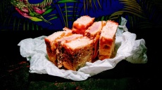 Pork Kontosouvli Katsu Sando από τον σεφ Δημήτρη Κατριβέση