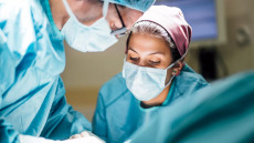 Πραγματοποιήθηκε η 1η στον κόσμο μεταμόσχευση ήπατος από χοίρο σε άνθρωπο
