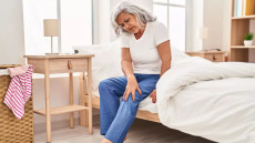 Αρθρίτιδα: Δύο ειδικοί λύνουν κάθε απορία για τη φλεγμονώδη νόσο
