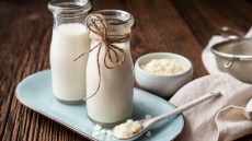 Ξινόγαλο και κεφίρ – Πόσο θρεπτικά είναι τελικά αυτά του εμπορίου;