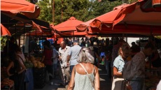 Νεαρή δέχθηκε σεξουαλική επίθεση σε λαϊκή στο Ηράκλειο - Ο πατέρας της προσπάθησε να επιτεθεί στον δράστη