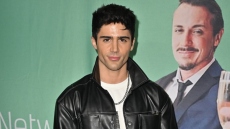 Μαξ Έριχ: Η μητέρα του ηθοποιού διαψεύδει ότι της επιτέθηκε - «Οι δημόσιες υπερβολές βλάπτουν την οικογένειά μου»