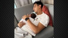 Η Τζένη Θεωνά δημοσίευσε φωτογραφία με τον Δήμο Αναστασιάδη και τον νεογέννητο γιο τους
