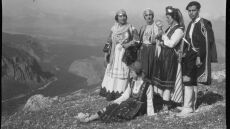 Μουσείο Μπενάκη: Εγκαινιάζεται η έκθεση «Οι ιστορίες πίσω από την έκδοση Ελληνικαί εθνικαί ενδυμασίαι»