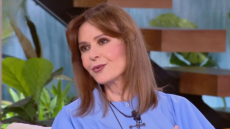 Κάτια Δανδουλάκη: Θα ήθελα να φύγω από τη ζωή και να είμαι πάνω στη σκηνή
